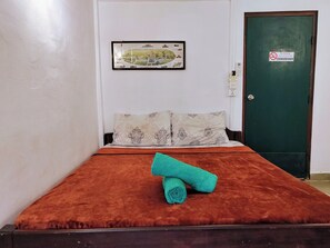 Camera Deluxe, 1 letto matrimoniale | 1 camera, copriletto in piuma, una scrivania, Wi-Fi gratuito