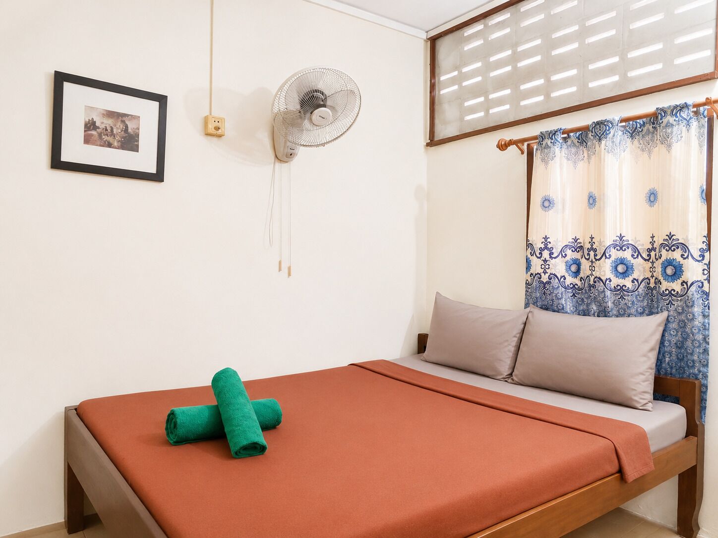 Chambre Standard, 1 lit double, accessible aux personnes à mobilité réduite | 1 chambre, couette en duvet, bureau, accès au Wi-Fi (inclus)