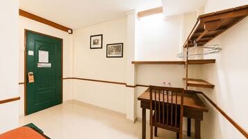 Standard Room, 1 Double Bed, Accessible | Living area