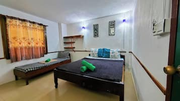 Deluxe Triple Room with Air-conditioner | 1 bedroom, down comforters, desk, free WiFi