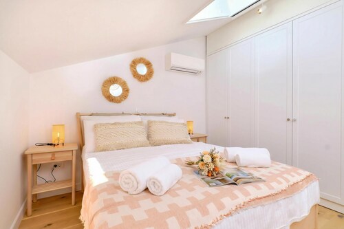 Island Villa Alba with Terrace & Grill, Mali Lošinj, Croatia