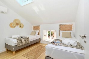 3 bedrooms, iron/ironing board, free WiFi, bed sheets - Charming Island Villa Alba, Mali Lošinj, Croatia (Mali Lošinj)
