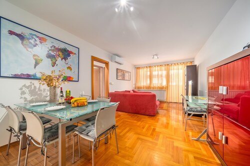 Cityscape Comfort Apartment With Garage, Zagreb, Croatia