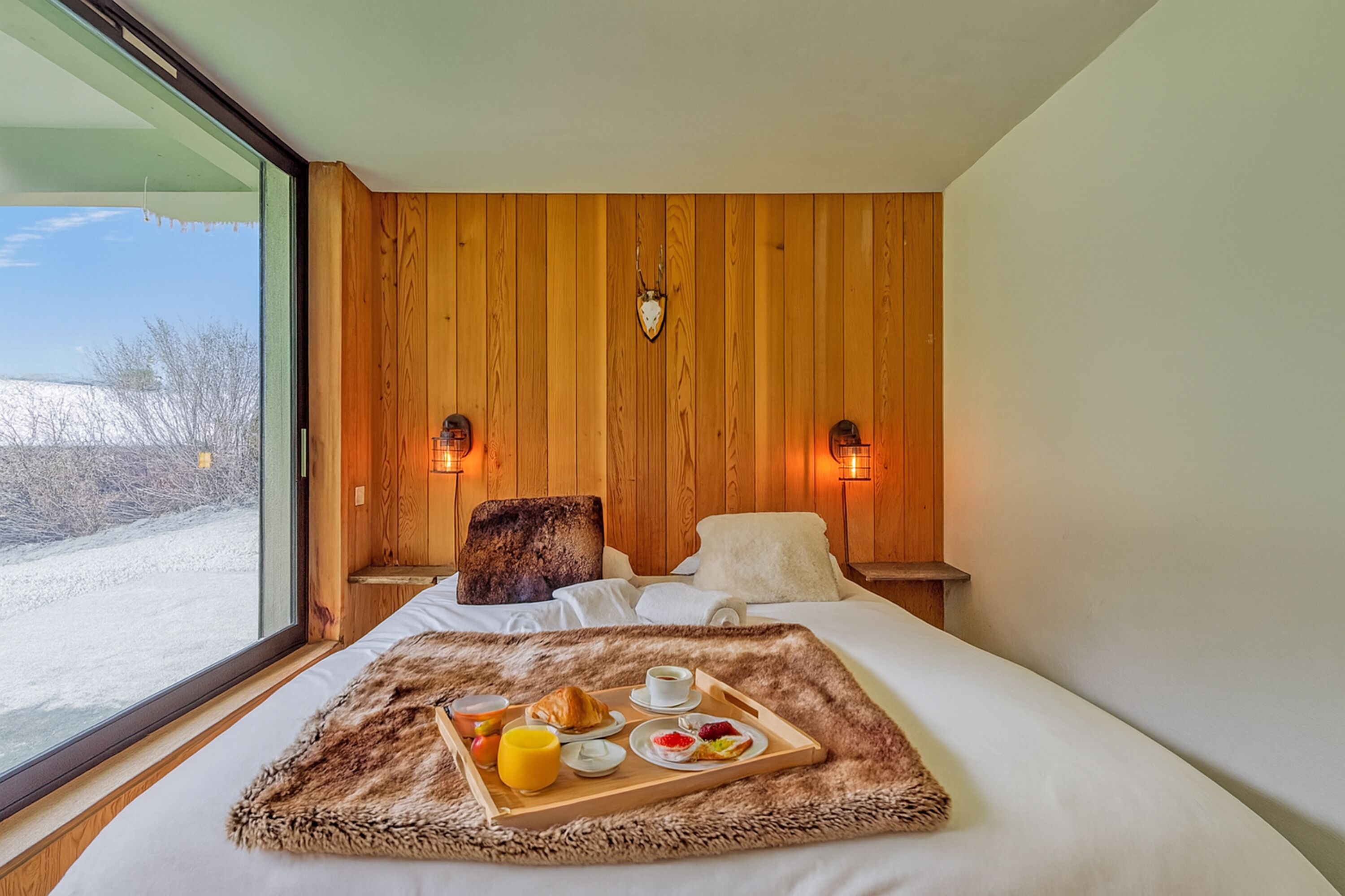 2 bedrooms, bed sheets