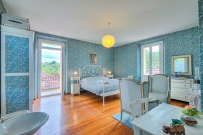 4 bedrooms, desk, iron/ironing board, free WiFi - Villa Tagini Timeless Elegance and Style, Brovello Carpugnino, Italy (Brovello Carpugnino)