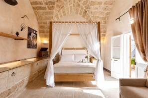 6 bedrooms, iron/ironing board, free WiFi, bed sheets - Masseria Misocampo With Garden And Pool, Calimera, Italy (Calimera)