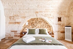 6 bedrooms, iron/ironing board, free WiFi, bed sheets