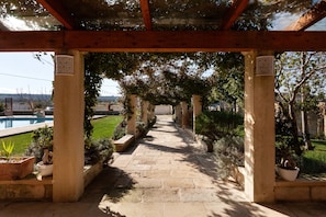 Property grounds - Masseria Misocampo With Garden And Pool, Calimera, Italy (Calimera)