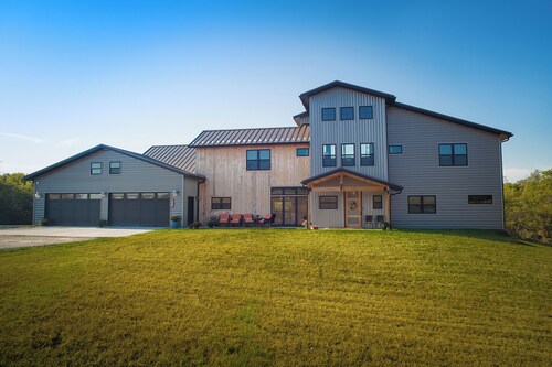 7-Bedroom: Hoops, Pickleball, Movies, Books & Games! 