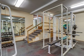 Fitness facility - Comfortable condo with pools, hot tubs, tennis, gym, sauna, & game room (Warren)