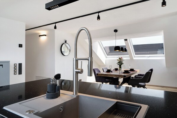 Dining - Apartment 'Moderne Offene Dachgeschoßwohnung' with Shared Pool, Shared Garden and Wi-Fi (Rheinau)