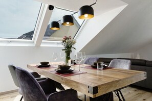 Dining - Apartment 'Moderne Offene Dachgeschoßwohnung' with Shared Pool, Shared Garden and Wi-Fi (Rheinau)