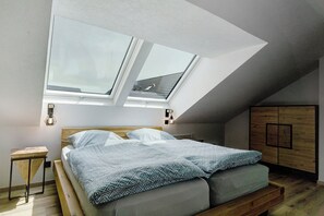 1 bedroom, free WiFi, bed sheets - Apartment 'Moderne Offene Dachgeschoßwohnung' with Shared Pool, Shared Garden and Wi-Fi (Rheinau)