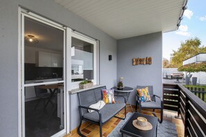 Outdoor dining - Melanie's Apartment with Balcony and Wi-Fi (Burgsinn)