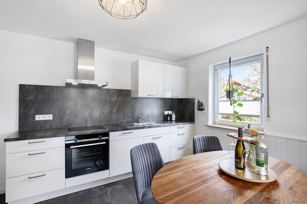 Réfrigérateur, four, plaque de cuisson, lave-vaisselle