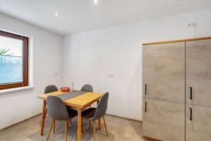 Dining - Apartment 'K äshammer' with Private Terrace and Wi-Fi (Kappelrodeck)