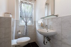 Ducha, secador de pelo, toallas