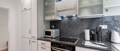 Fridge, microwave, oven, stovetop