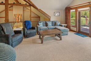 Smart TV, fireplace - Idaho Club Fairway Custom Home with Hot Tub (Sandpoint)