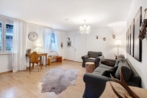 TV - Apartment with Garden View, Shared Garden and Wi-Fi (Dachsberg (Südschwarzwald))