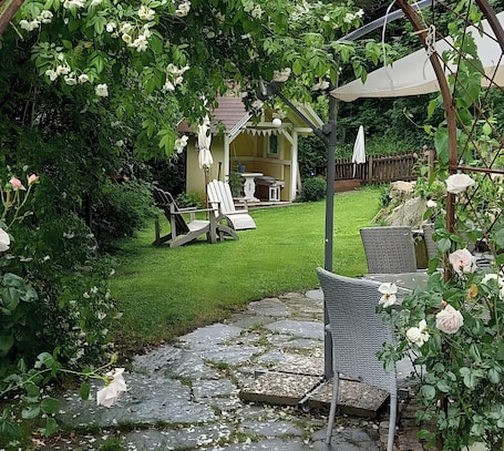 Terrace/patio. Apartment with Garden View, Shared Garden and Wi-Fi