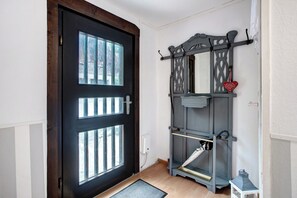 Interior - Apartment 'Ferienwohnung Mit Gartenblick' with Shared Garden and Wi-Fi (Dachsberg (Südschwarzwald))