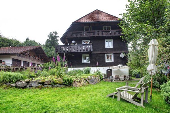 Exterior - Apartment 'Ferienwohnung Mit Gartenblick' with Shared Garden and Wi-Fi (Dachsberg (Südschwarzwald))
