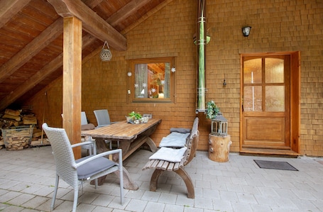 Outdoor dining. Meisenhüsli Apartment with Private Terrace, Shared Garden and Wi-Fi
