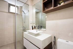 Luxury-Apartment, 3 Schlafzimmer | Badezimmer | Dusche, Regendusche, Haartrockner, Hausschuhe