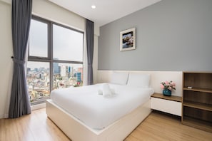 Luxury Apartment, 3 Bedrooms | Premium bedding, memory foam beds, individually decorated