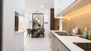 Luxury Apartment, 3 Bedrooms | Private kitchen | Fridge, microwave, stovetop, rice cooker