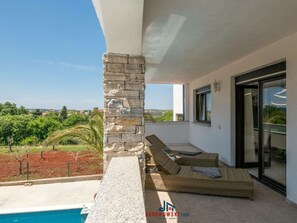Exterior - Villa Arta in Medulin met Jacuzzi en Sauna (Medulin)