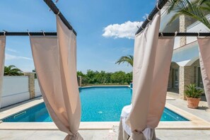 Outdoor pool - Villa Arta in Medulin met Jacuzzi en Sauna (Medulin)