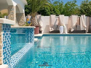 Outdoor pool - Villa Arta in Medulin met Jacuzzi en Sauna (Medulin)