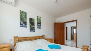 Villa | 9 slaapkamers, een strijkplank/strijkijzer, individueel gemeubileerd