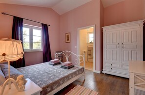 Villa | 4 bedrooms, individually furnished, iron/ironing board, bed sheets