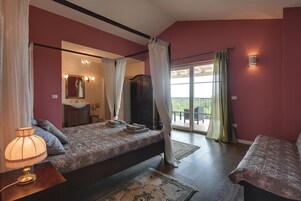 Villa | 4 bedrooms, individually furnished, iron/ironing board, bed sheets