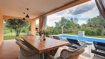 Villa | Speisen im Freien