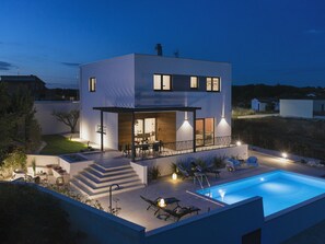 Villa | Basseng | Innendørsbasseng og utendørsbasseng