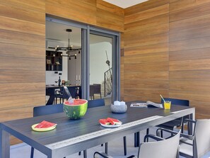 Villa | Dining