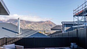 Property grounds - Cosy Kirimoko Escape in Wanaka (Wānaka)