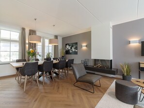 House | Dining - Villa in Zeeland Near Clean Beaches (Colijnsplaat)