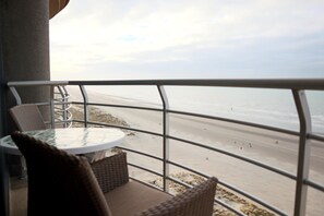 Apartment | Balcony - Apartment in Nieuwpoort With Sea Views (Nieuwpoort)