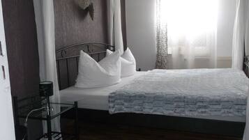 House | 3 bedrooms, individually furnished, iron/ironing board