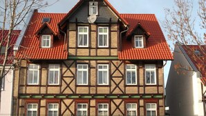 A traditional half-timbered house with a steeply pitched roof and multiple windows. - Comfort Apartment Comfortable Holiday Residence (Wernigerode)