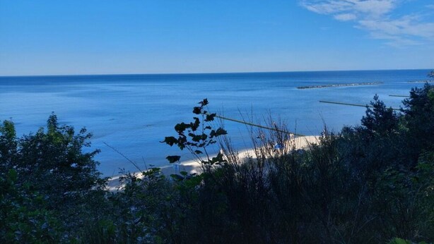 A coastal view with a clear sky and calm sea. - Mari Comfortable Holiday Residence (Koserow)