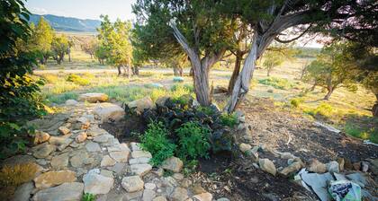 Ranch at Mesa Verde - Hot Tub, Private Entrance to Phil's World