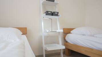 1 bedroom, bed sheets