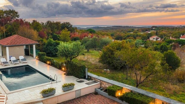 A rooftop pool with a pergola, lounge chairs, and a view of the countryside. - Villa Rosy Comfortable Holiday Residence (Rovinj)