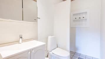 Apartment | Bathroom